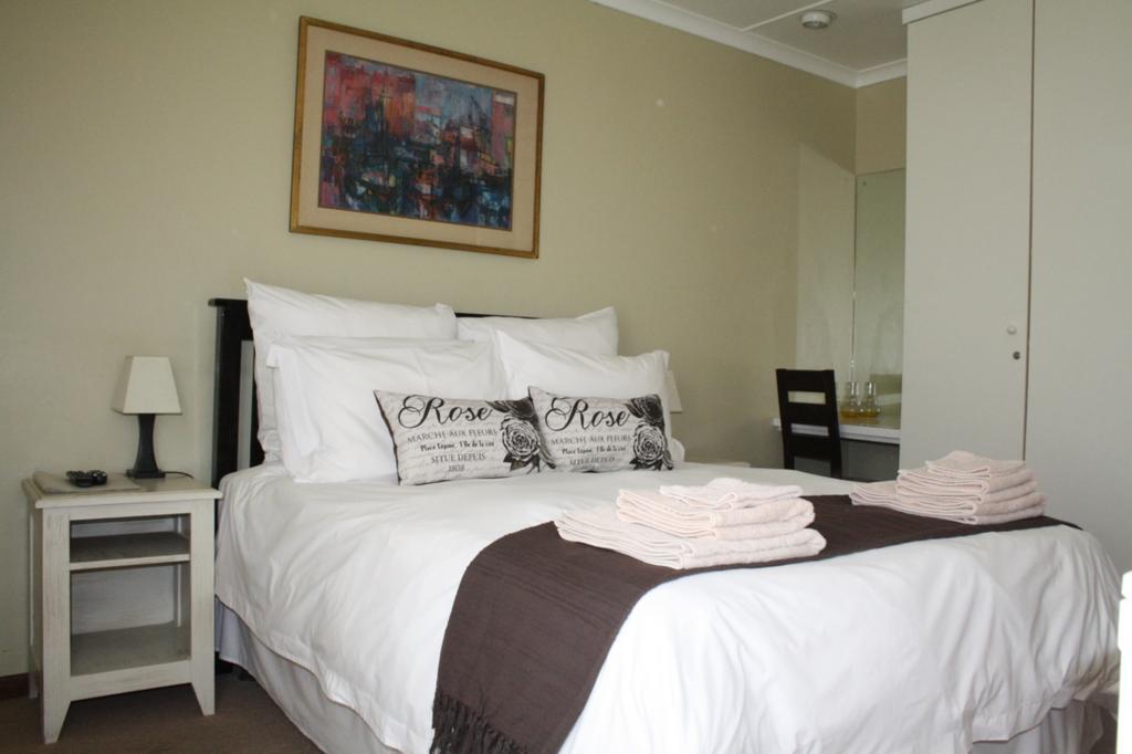 Ohannas Bnb & Self Catering Плеттенберг-Бей Экстерьер фото